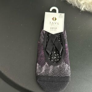 NWT Tavi “Chloe ” low rise grip socks